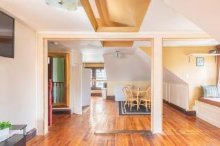 Quaint 3rd Floor Loft - - 8