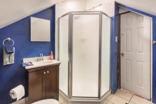 Quaint 3rd Floor Loft - 7