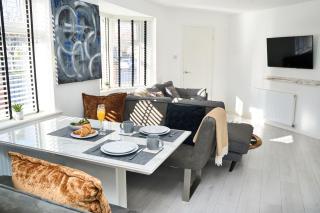 Spacious 2-Bed Home Near Manchester City Centre, Fast WiFi - Manchester - 0