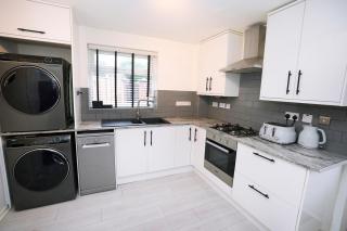 Spacious 2-Bed Home Near Manchester City Centre, Fast WiFi - Manchester - 8