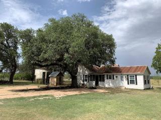 Mighty Oaks Retreat, Valdina Farms, D'Hanis, TX - 9