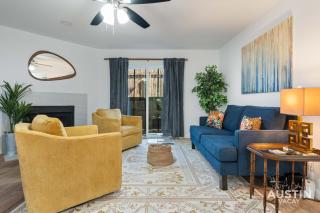 Near BBQ, Coffee More in Brentwood Pet-Friendly 2BR 1BA Condo By Austin Vacay - Austin - 2