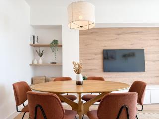 5A - APARTMENT FACING PORT & Town Hall - 7