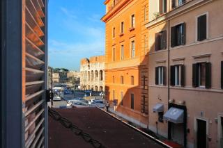 Style Apartment Julia 50 mt from Colosseum - Rome - 3