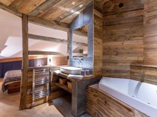 Appartement raffiné avec cheminée, balnéo et Wi-Fi à Val-d’Isère - FR-1-694-44 - Val dʼIsère - 2