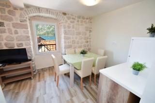 Apartmani Katuric-centar - Risan - 1