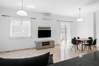 Chrysi - Three Bedroom Suite - Varípetron - 1