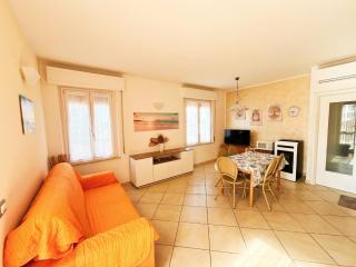 Appartamento con ampio terrazzo vista mare - 1