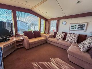 Stunning 6 Berth Caravan At Dovercourt Holiday Park, Essex Ref 44606O - 2