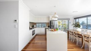 Vista Port Stephens - Luxurious Coastal Retreat - 4