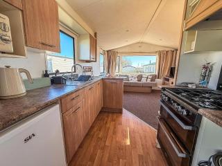 Homely Caravan At Sand Le Mere Holiday Park In Yorkshire Ref 71012M - Tunstall - 4