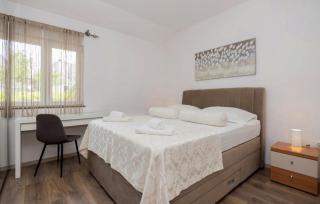Beautiful Villa Mia with pool in Makarska - Makarska - 2
