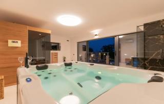 Beautiful Villa Mia with pool in Makarska - Makarska - 1