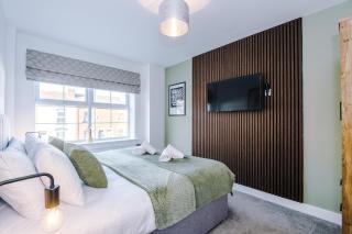 4 Bed House-2 Parking spaces-Vibrant location - Manchester - 9