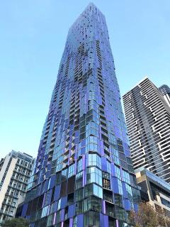 Gorgeous City Views 59th Floor 2BR with Pool & Gym - Melbourne - 9