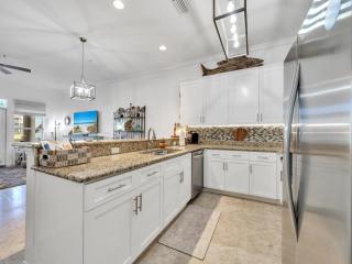 Lakefront 402 - 7
