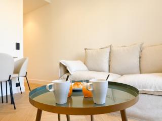 9A - APARTMENT FACING PORT & Town Hall - 7