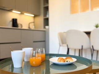 9A - APARTMENT FACING PORT & Town Hall - 6