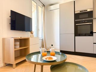 9A - APARTMENT FACING PORT & Town Hall - 5