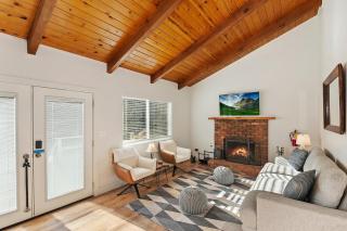 Peaceful Sunshine Chalet with Hot Tub - Big Bear Lake - 8