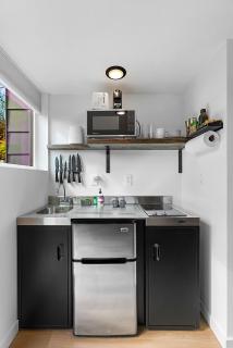 Sleek & Stylish Urban Loft - Seattle - 6
