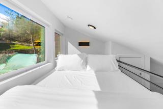 Sleek & Stylish Urban Loft - Seattle - 8