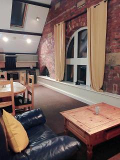 Charming 2 Bed Mezzanine Ap - Huddersfield - 1