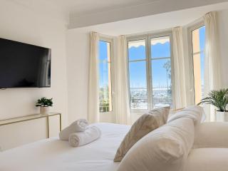 4A - APARTMENT FACING PORT & Town Hall - 9