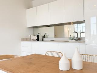 4A - APARTMENT FACING PORT & Town Hall - 7