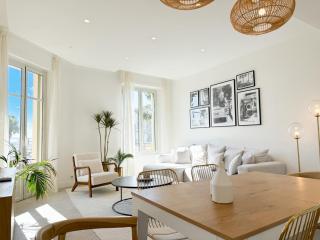 4A - APARTMENT FACING PORT & Town Hall - 5