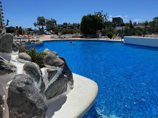Modern Design & Panoramic Views - Fully Renovated Apartment in Playa Paraíso, Tenerife - Adeje - 0