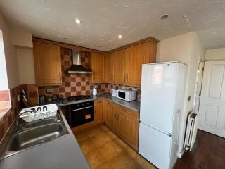 Spacious Stays Luton - Luton - 5