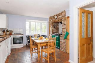 Charming Beach Getaway - Spacious 4BR sunny garden - West Wittering - 4