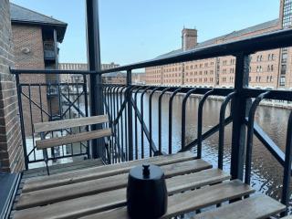 Balcony Waterfront View, 2 Bath, Free Parking - Liverpool - 8