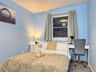 Balcony Waterfront View, 2 Bath, Free Parking - Liverpool - 1