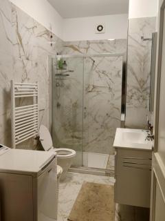 Moderno bilocale con ampio balcone - Milão - 4