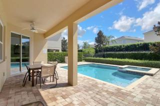 Relaxing 6BR Home w Pool Near Disney - 8
