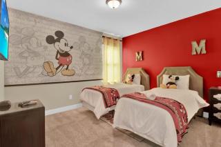 Relaxing 6BR Home w Pool Near Disney - 1