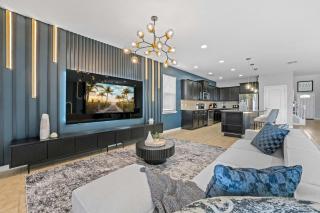 SUPER WOW- 8BDR-6BAs SICK LAKE VIEWs - 5