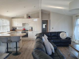 Routh 2-Bed Luxury Lodge Hot Tub & Lake View - Routh - 3