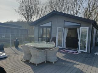 Routh 2-Bed Luxury Lodge Hot Tub & Lake View - Routh - 0