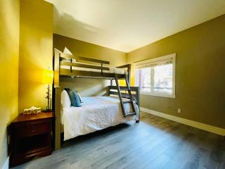 2 Bedroom Condo - Pool & Hot Tub & GYM in Solara - 5