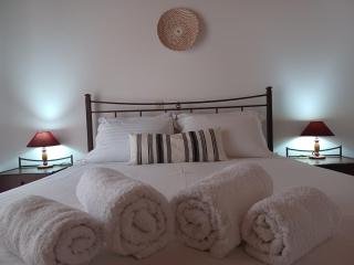 Nerissa bungalow 2, two bedroom house with sea view - 1