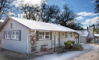 Combined Cabin Escape w BBQ Fire Pit - Ingram - 5