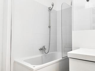 Chic 1-BR Apartment - Perfect Location - Wenen - 5