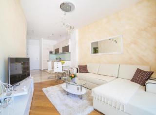 Exclusive Budva Stay Steps From the Beach - Budva - 1