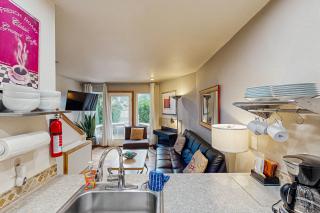 Beaches Inn | Pacific Surf Townhouse - Cannon Beach - 1