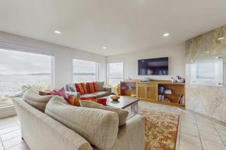 Camano Island Waterfront Modern Splendor - Lona Beach - 9