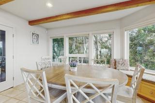 Camano Island Waterfront Modern Splendor - Lona Beach - 2