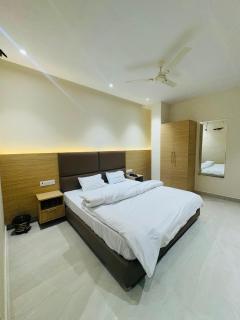 The Lotus Hotel - Jhansi - 9